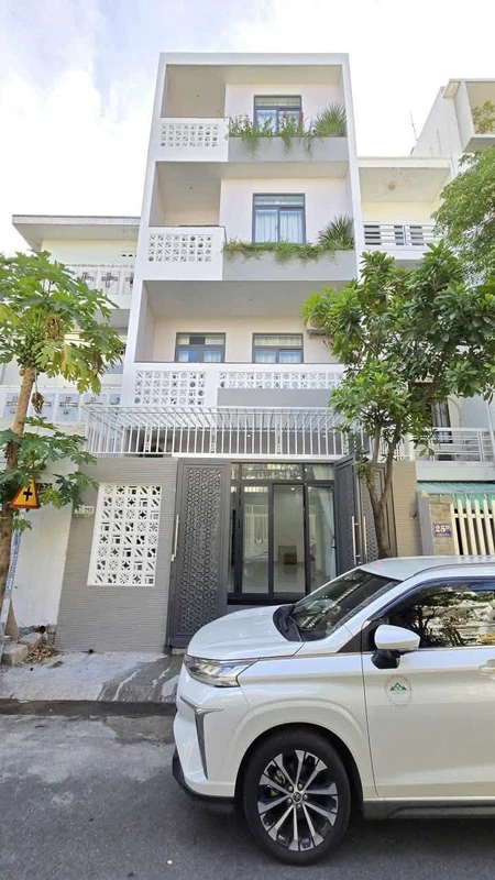 Nhà phố 4 tầng mặt tiền 62.6m2 Nha Trang 14,6 tỷ