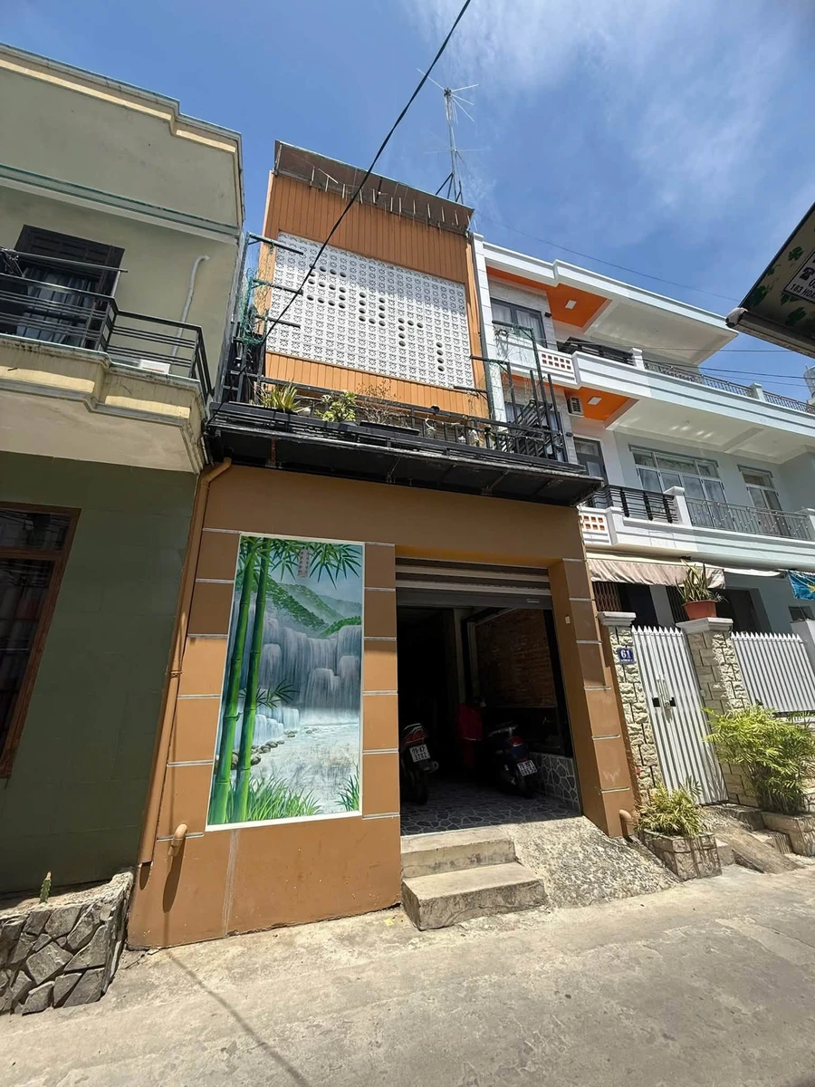 Bán nhà 3 tầng 64,9m2 gần biển Nha Trang, 4,8 tỷ - Ảnh 1