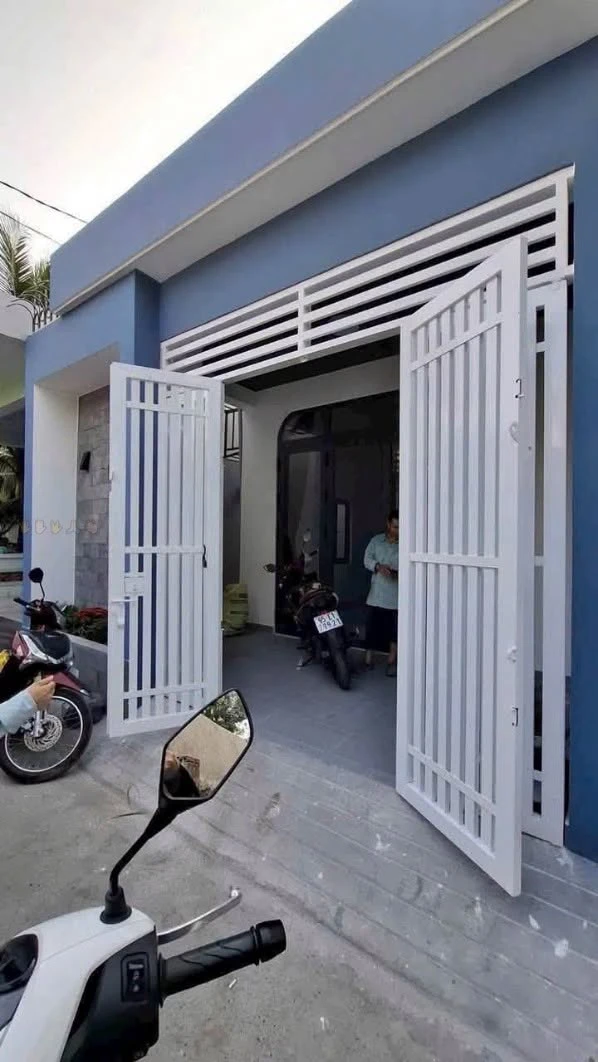 Bán nhà cấp 4 mới 100m2 2PN full nội thất gần Vĩnh Phú 42, Thuận An, giá 3,6 tỷ - Ảnh thu nhỏ 2