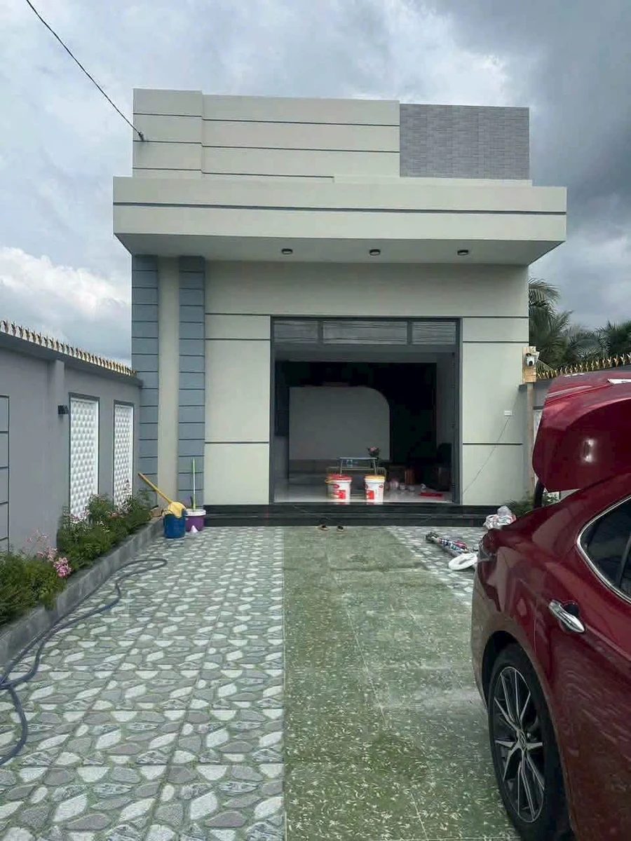 Bán nhà mặt tiền 300m2, 3 phòng ngủ Phú Tân, 3.3 tỷ - Ảnh 1