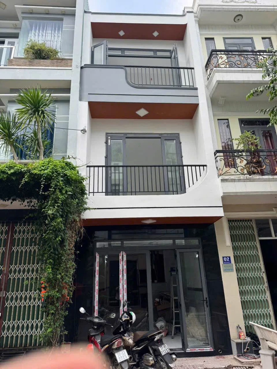 Bán nhà mặt tiền 49m2 3 tầng 3PN Ghềnh Ráng Quy Nhơn 4.1 tỷ - Ảnh 1