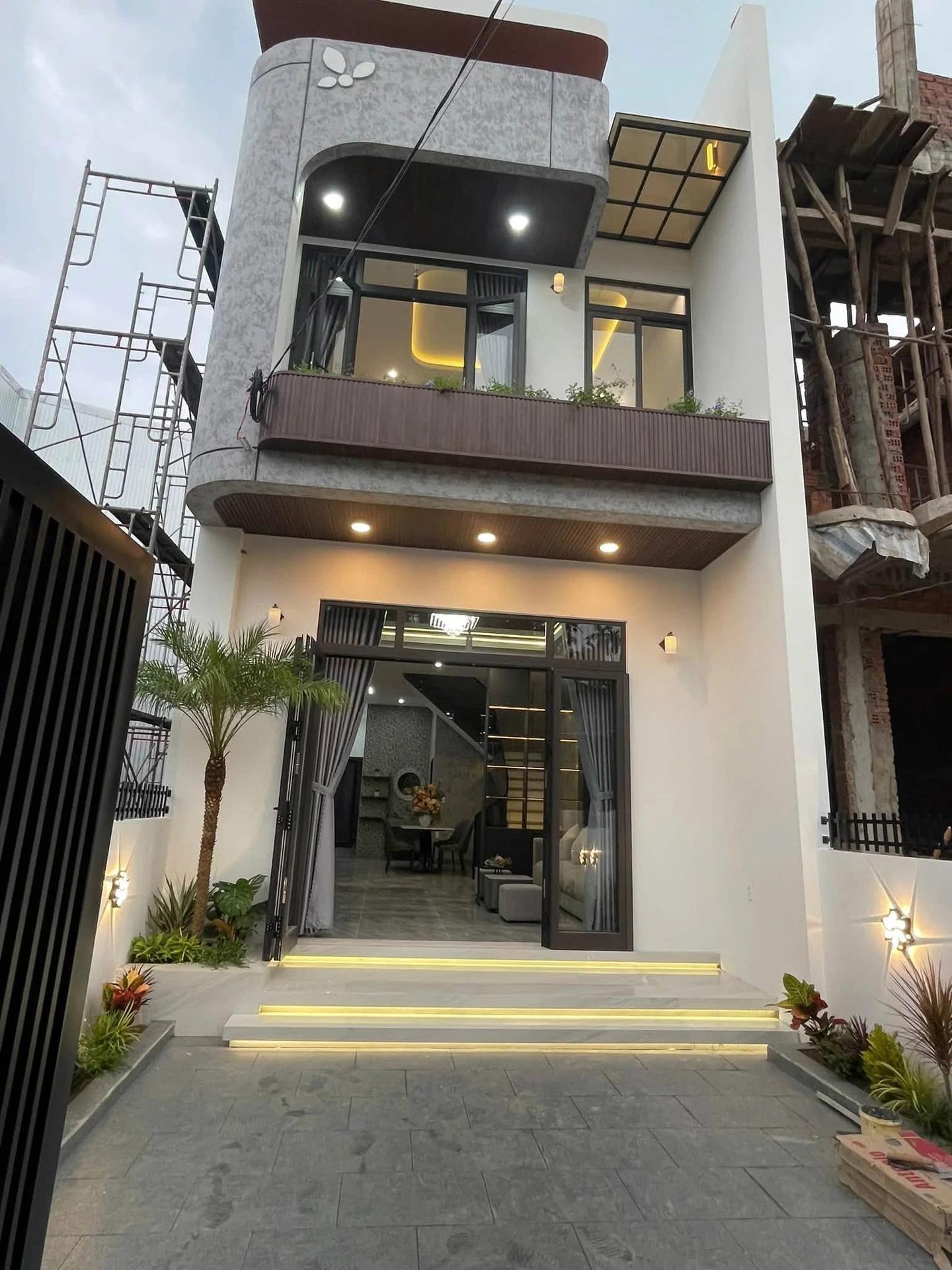 Bán nhà 2 tầng 143m² 3PN/3WC full nội thất Huế - Ảnh 1