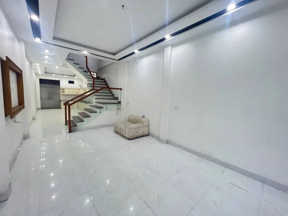 Bán nhà 3 tầng mặt tiền 72m² Lê Lai, giá 3,9 tỷ - Ảnh thu nhỏ 2