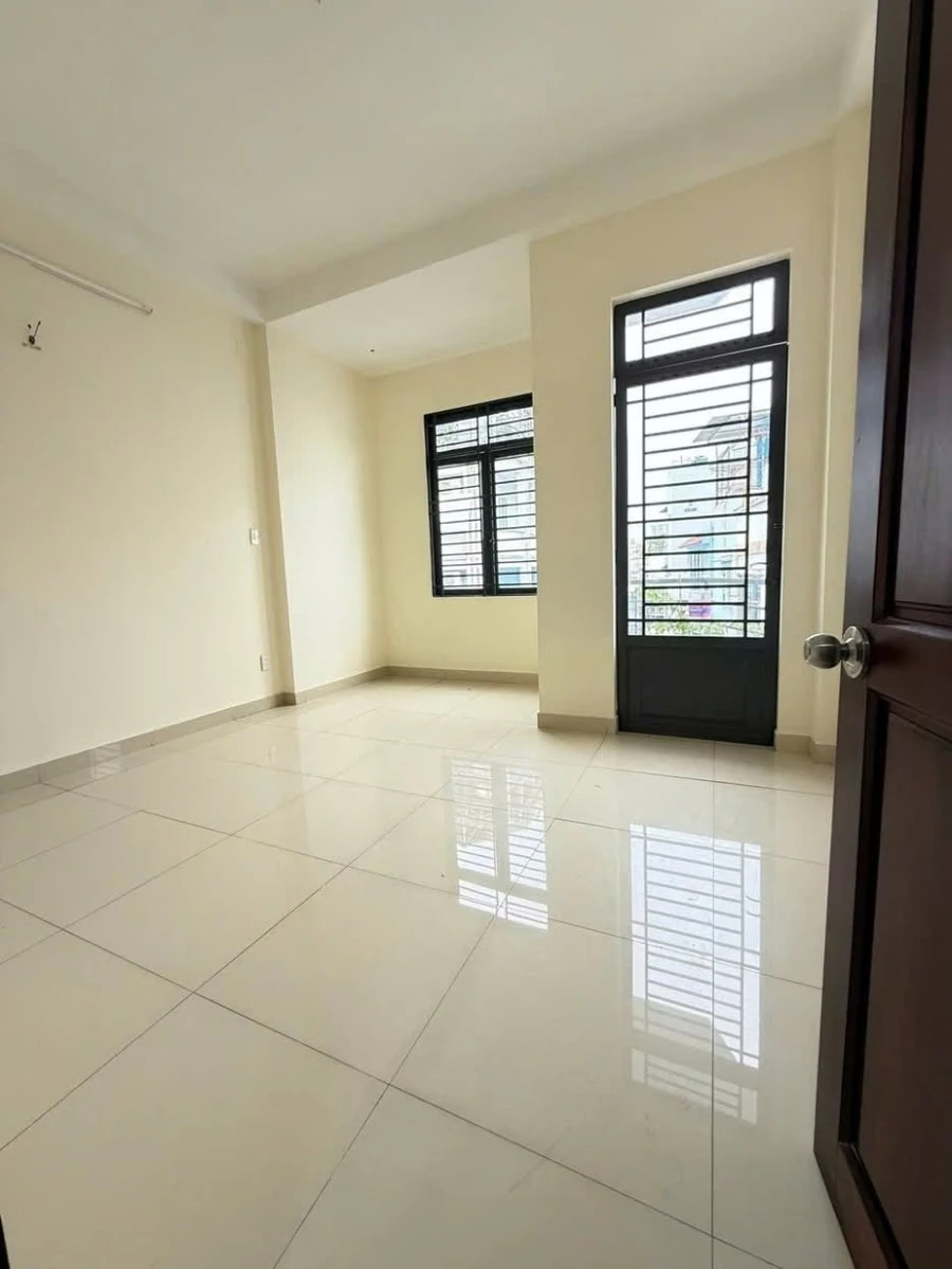 Bán nhà 3 tầng 54m² hẻm ô tô đường Lạc Long Quân, Phường 10, Tân Bình - Ảnh thu nhỏ 2