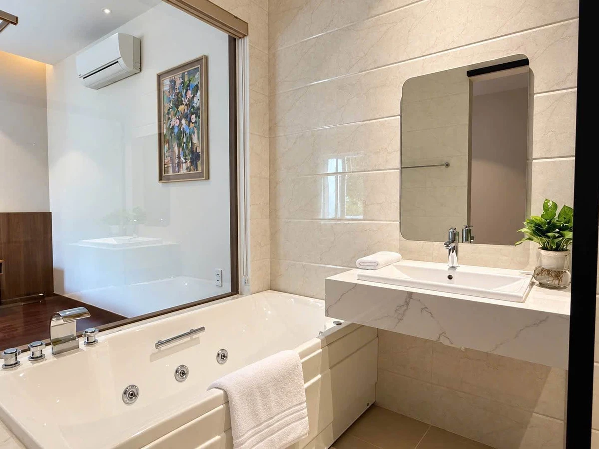 Cho thuê villa 3 tầng mặt tiền 105m2, 4PN, Hải Châu - Ảnh thu nhỏ 4