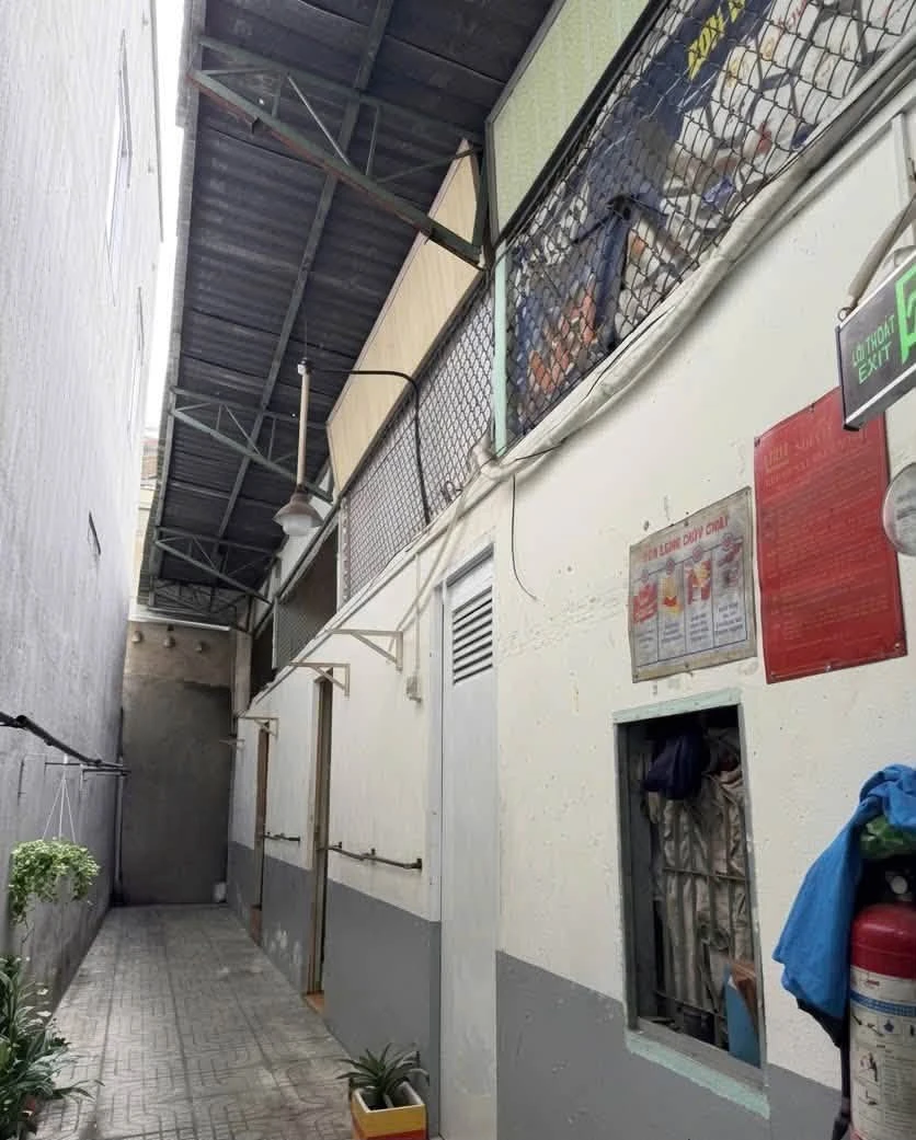 Bán nhà 112m² 4PN 6.3 tỷ Nguyễn Khoái Quận 4 - Ảnh thu nhỏ 2