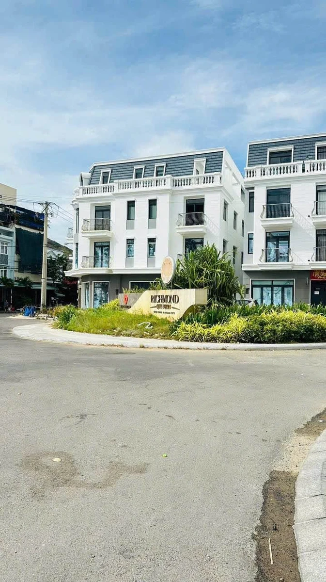 Bán nhà mặt tiền 4 tầng 40m2, 3PN Quy Nhơn - Ảnh 1