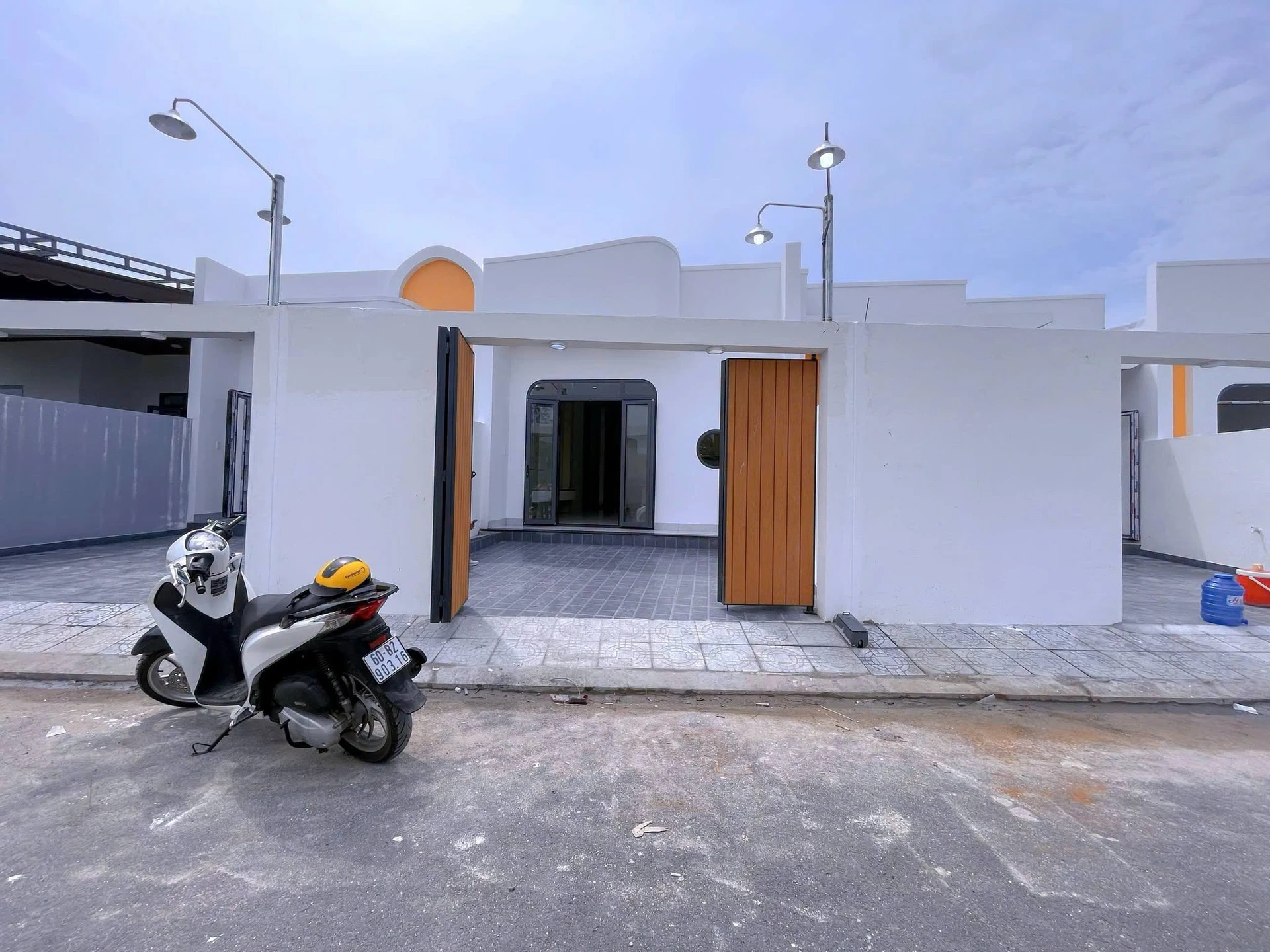 Bán nhà phố 2PN mặt tiền 100m², Bàu Trâm, Đồng Nai, 1 tỷ 250 triệu - Ảnh 1