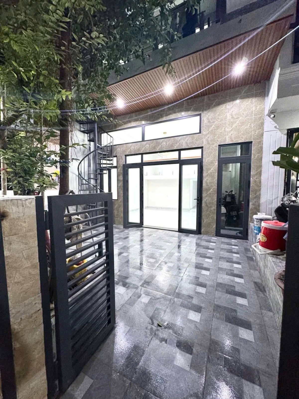 Bán nhà phố 4 tầng 95m² (6x16), 7PN, đường Cách Mạng Tháng 8, Quận 10 - Ảnh 1