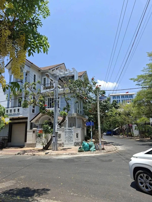 Bán nhà lầu lô góc 2 mặt tiền Phan Văn Trị - Phan Thiết 84m2, 5 tỷ 9