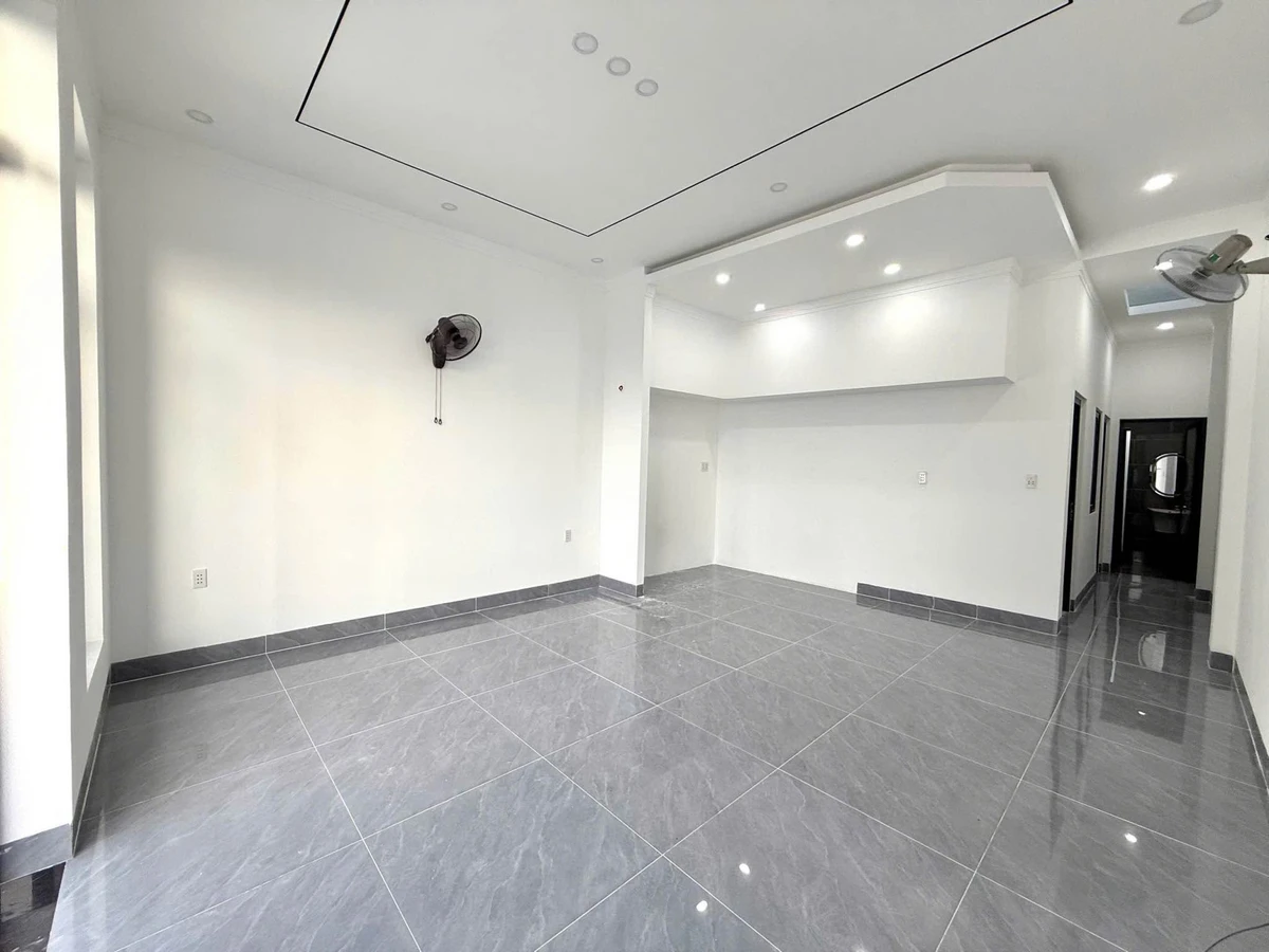 Bán nhà mới 5x22m, 2 phòng ngủ, giá 1 tỷ 350 triệu gần Buôn Ma Thuột - Ảnh thu nhỏ 3