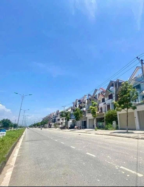 Cho thuê nhà 4 tầng mặt tiền Tỉnh Lộ 10 Huế 310m2