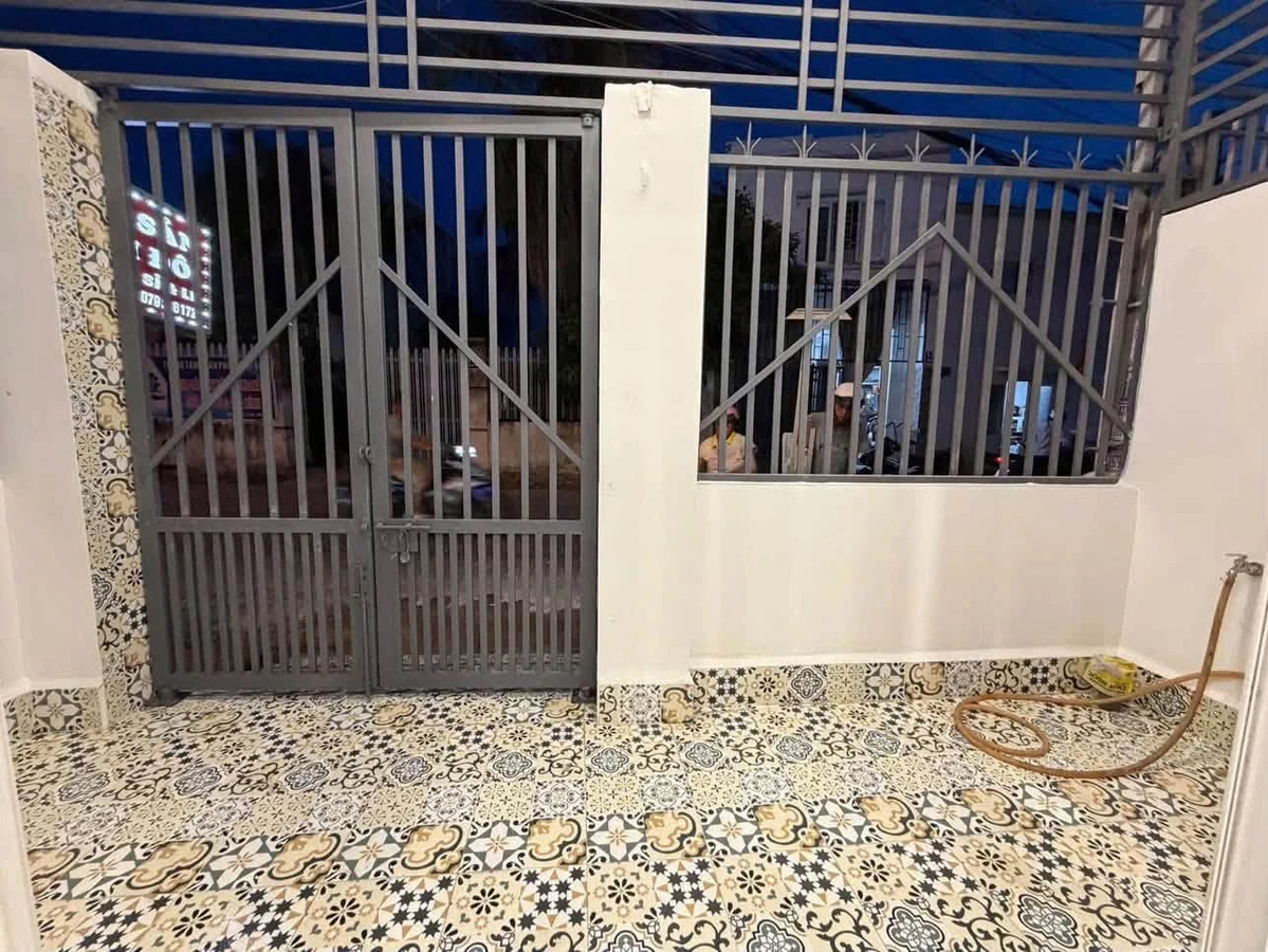Bán nhà 2 tầng mặt tiền Ngô Đến, Nha Trang, 31,1m², giá 2,35 tỷ - Ảnh thu nhỏ 3