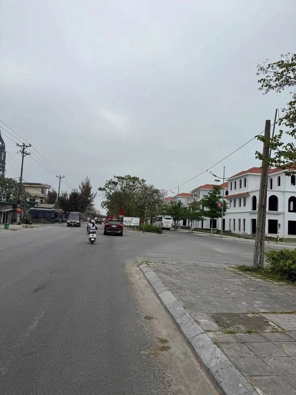 Bán lô đất vị trí trung tâm Trà Cổ, Móng Cái 300m2 mặt 12m