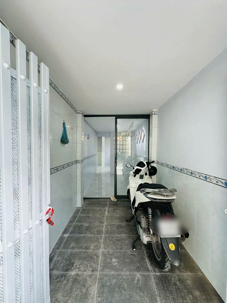 Nhà Thủ Đức 40m² 1 trệt 2 lầu 4PN sổ riêng 2.7 tỷ - Ảnh 1
