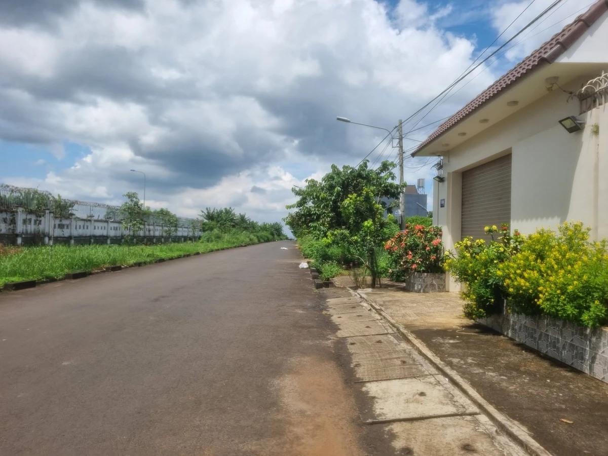 Bán lô đất xây nhà vườn 150m² mặt đường Triệu Quang Phục 2.6 tỷ - Ảnh 1