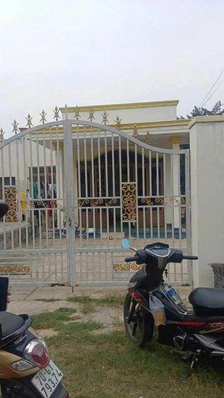 Bán nhà mặt tiền Nguyễn Văn Linh, Tây Ninh, 100m2