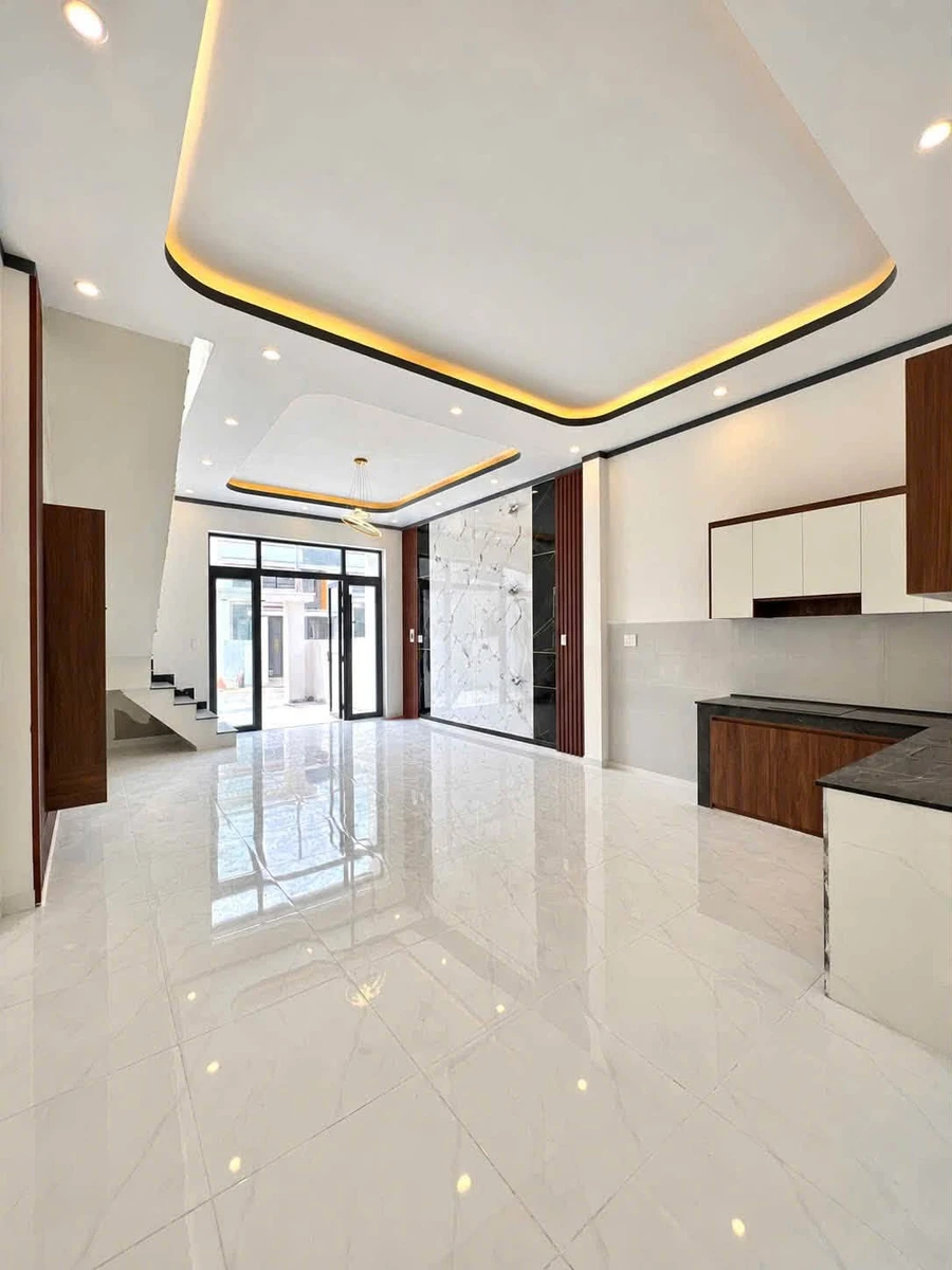Bán nhà lầu 5x18m Hương Lộ 15 550 triệu, sổ riêng - Ảnh thu nhỏ 4