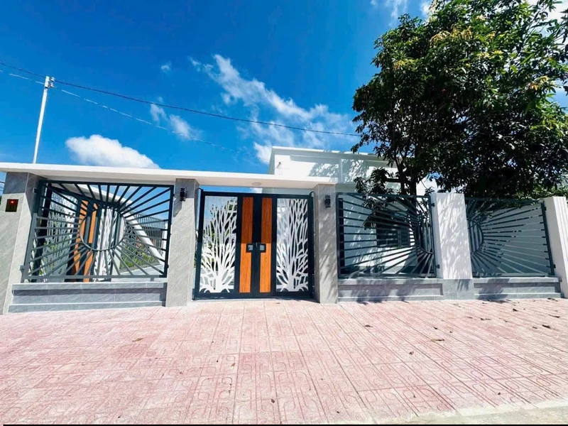 Nhà sân vườn 2 mặt tiền 3PN 100m² Tây Ninh 1,999 tỷ