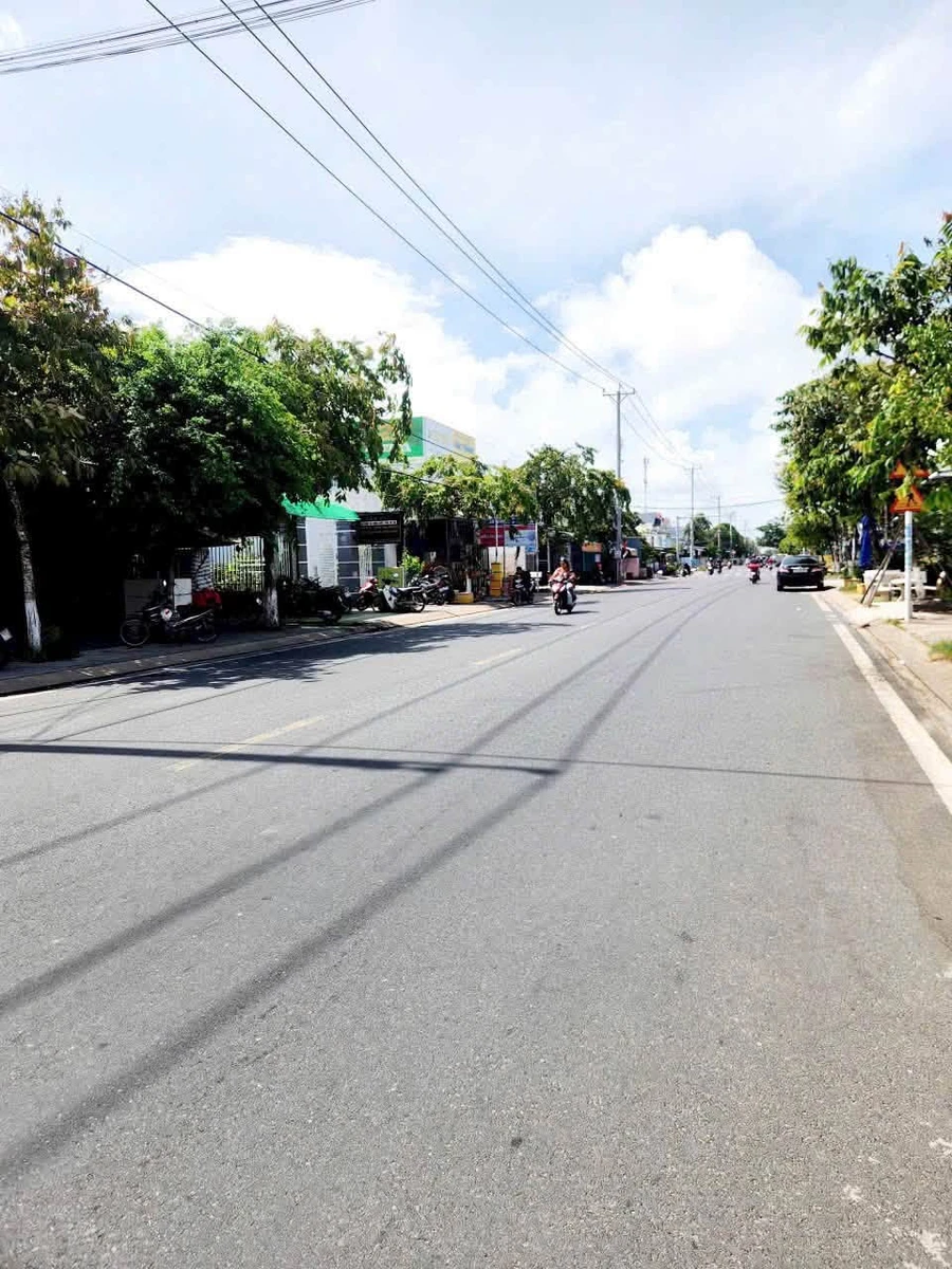 Bán nhà 4 phòng ngủ mặt tiền Lâm Quang Ky Rạch Giá, 188m2 - Ảnh 1