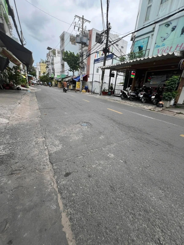 Bán nhà đường Vườn Lài, diện tích sử dụng 76m2, ô tô ngang nhà, giá 5,5 tỷ