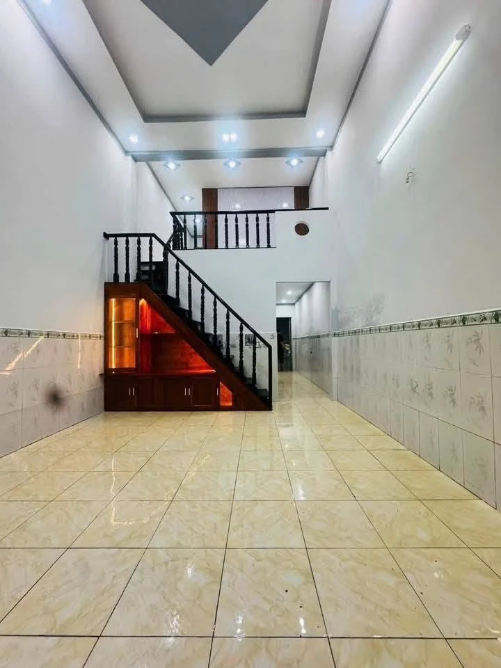Bán nhà phố 60m² 3 phòng ngủ 2 WC, giá 1 tỷ 750 triệu ở Tân Đông Hiệp - Ảnh 1