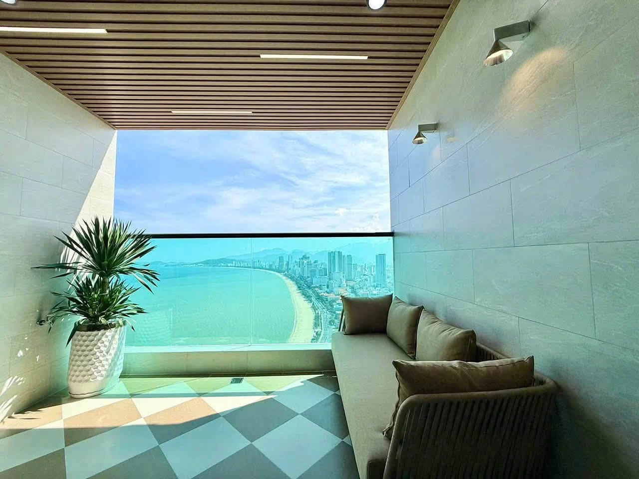 Bán căn hộ 2PN 130m2 tầng 40 Mường Thanh Nha Trang - Ảnh 1