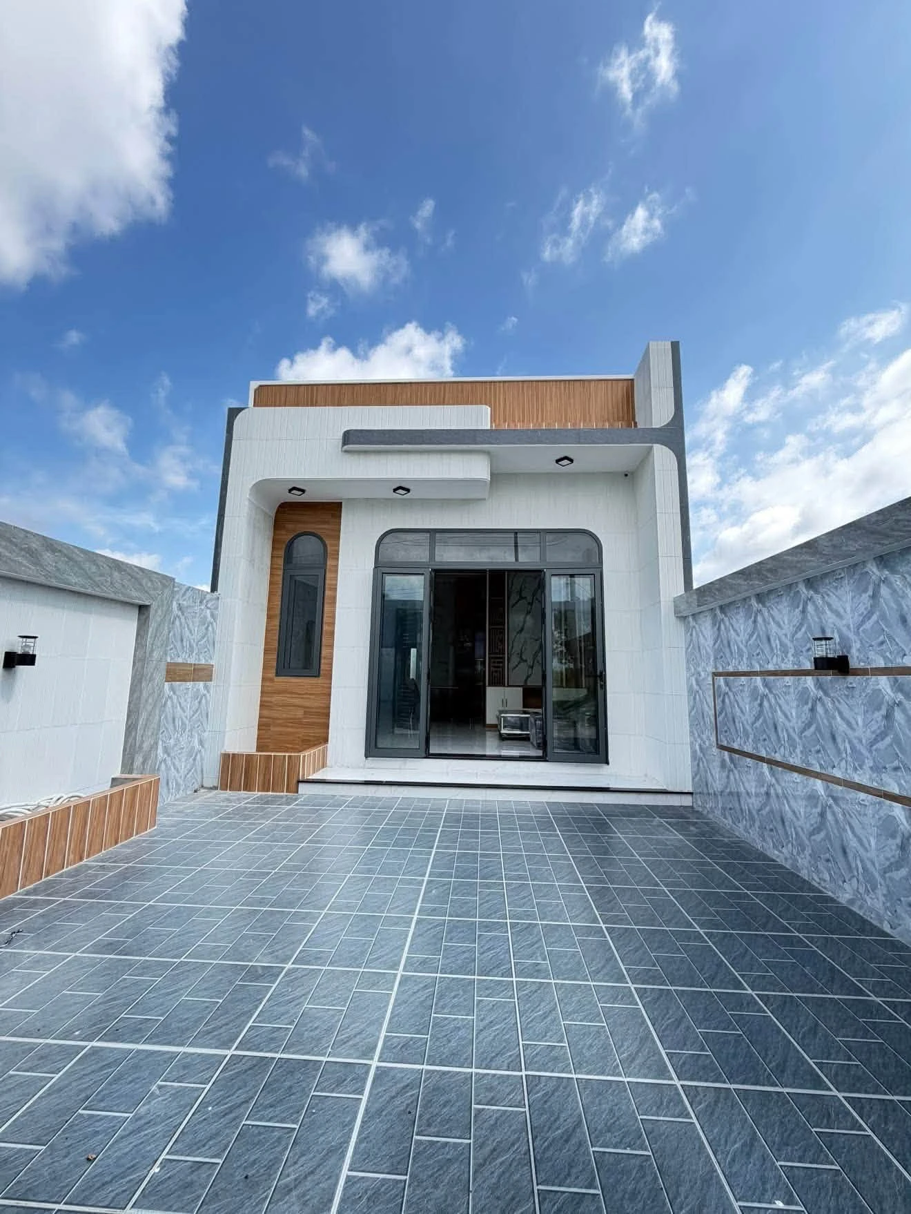 Bán nhà mặt tiền 100m² Long Điền 1 tỷ 950 - Ảnh 1