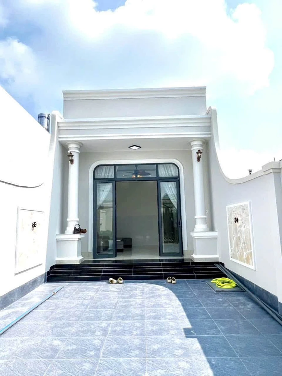 Bán nhà tân cổ điển sang trọng 144m² Long Hoa, Bình Tân - Ảnh thu nhỏ 2