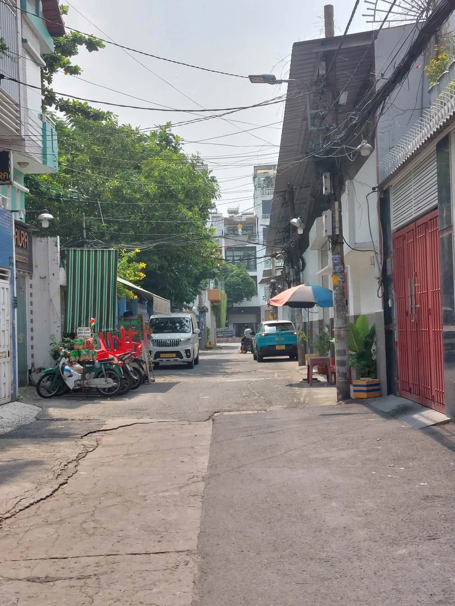 Bán nhà hẻm xe hơi Lạc Long Quân Quận 11, 3 tầng 3,8x8m, giá 4,85 tỷ - Ảnh thu nhỏ 3