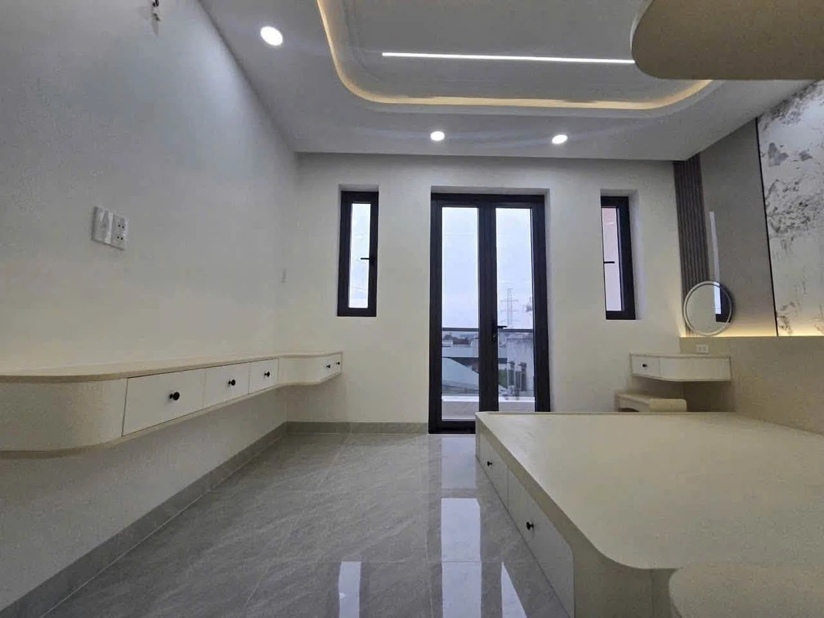 Bán nhà phố mặt tiền 4x16m 5PN 5WC Bình Chánh - Ảnh thu nhỏ 4