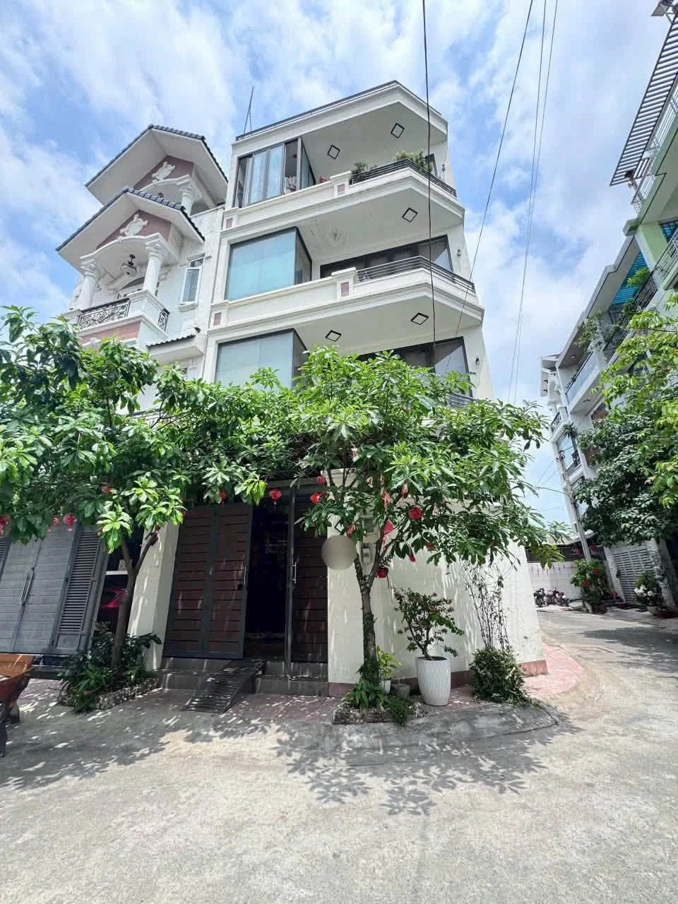 Bán nhà góc 2 mặt tiền có thang máy 72m2, 5PN, gần Quốc Lộ 13, Hiệp Bình, Thủ Đức - Ảnh 1