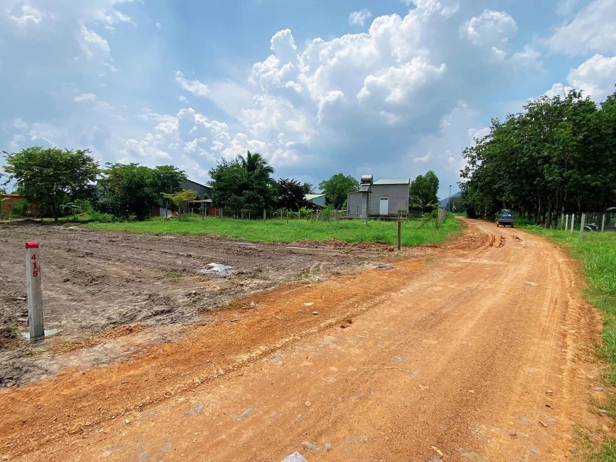 Bán đất thổ cư 300m2 đường đỏ giá 495 triệu tại Dương Minh Châu, Tây Ninh - Ảnh 1