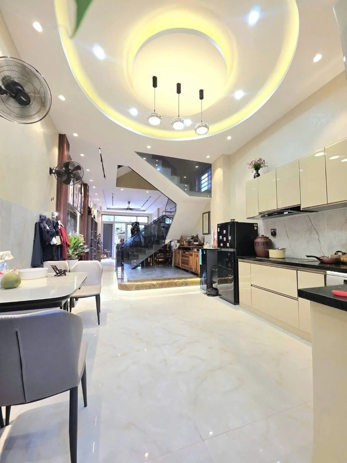 Nhà mặt tiền 3 tầng view biển Xuân Diệu 64m² Quy Nhơn - Ảnh 1