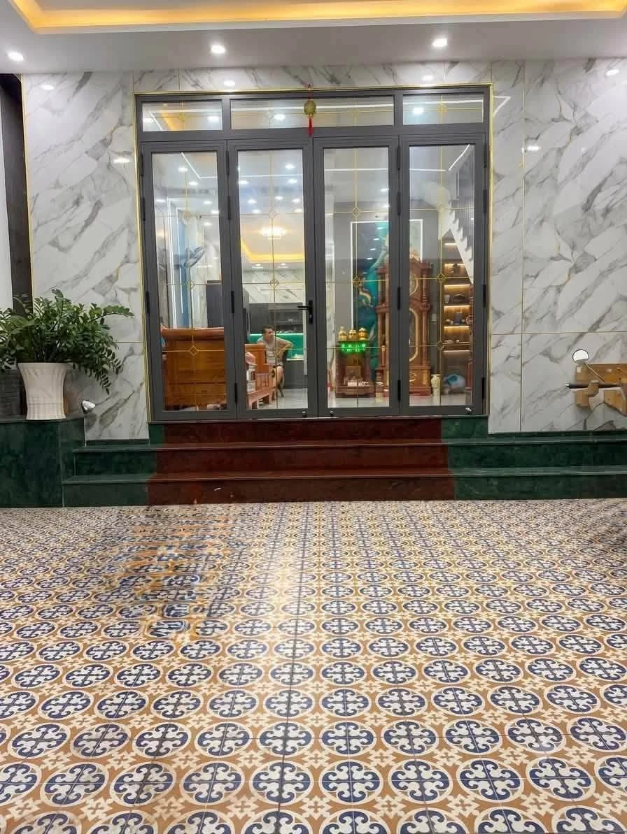 Bán nhà 1 trệt 2 lầu 4PN 106,6m2 đường Nguyễn Du, Phường Dĩ An, Bình Dương giá 5,9 tỷ - Ảnh thu nhỏ 2