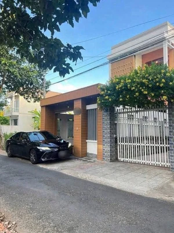 Bán nhà 1 trệt 1 lầu mặt tiền Phú Nhơn, 137m², Bến Tre 2.9 tỷ - Ảnh 1