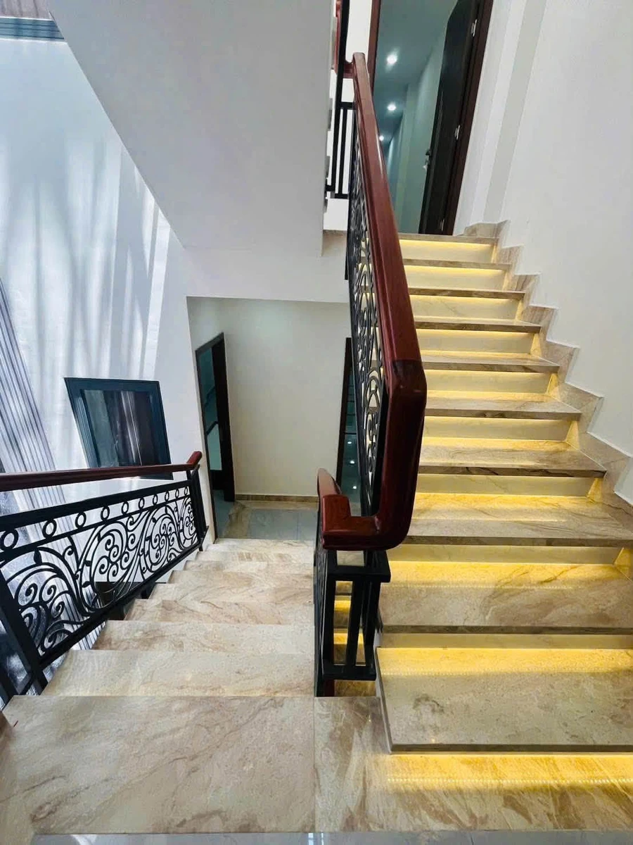 Bán nhà mặt tiền 3 tầng đường Trần Hưng Đạo, Tân Phú, 4,5x21m, giá 14,2 tỷ - Ảnh thu nhỏ 4