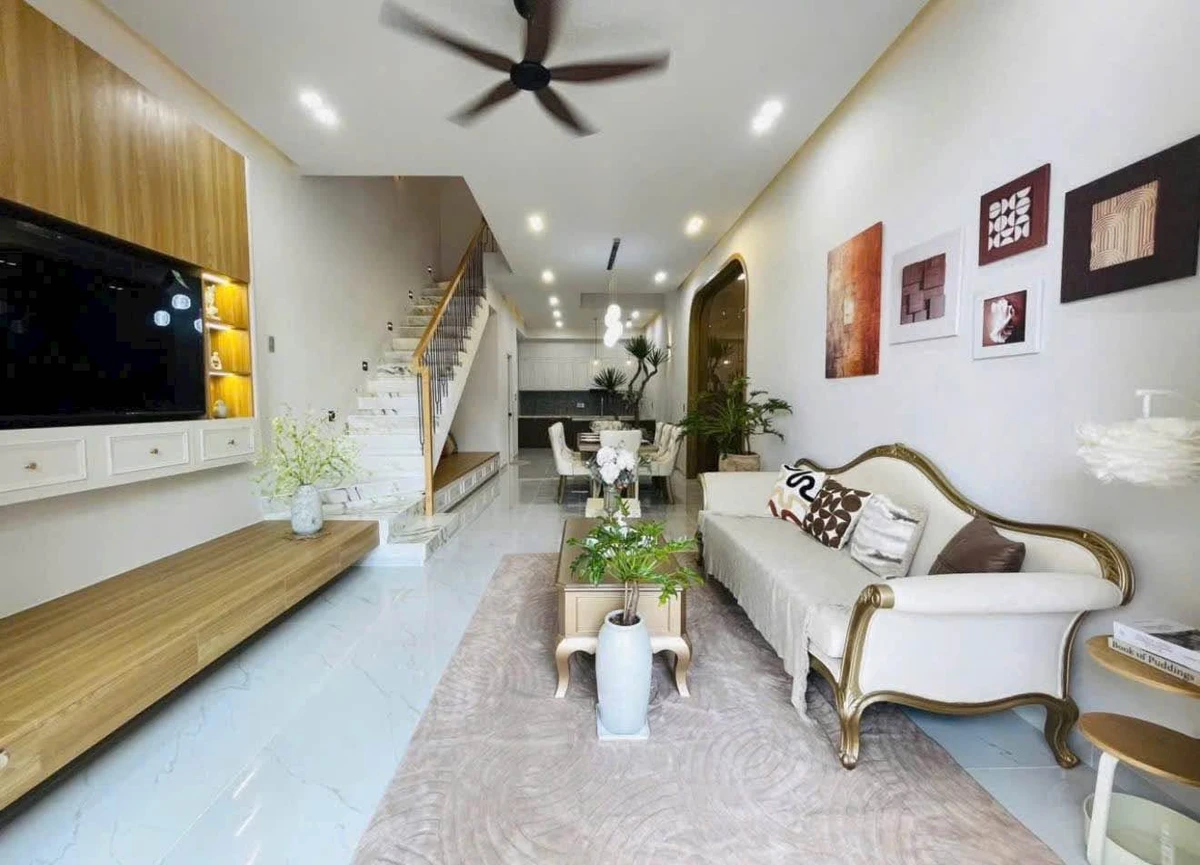 Bán nhà mặt tiền đường Xuân Diệu 4,7x18m, 4 phòng ngủ, full nội thất, gần Đô thị Trung Nguyên - Ảnh 1