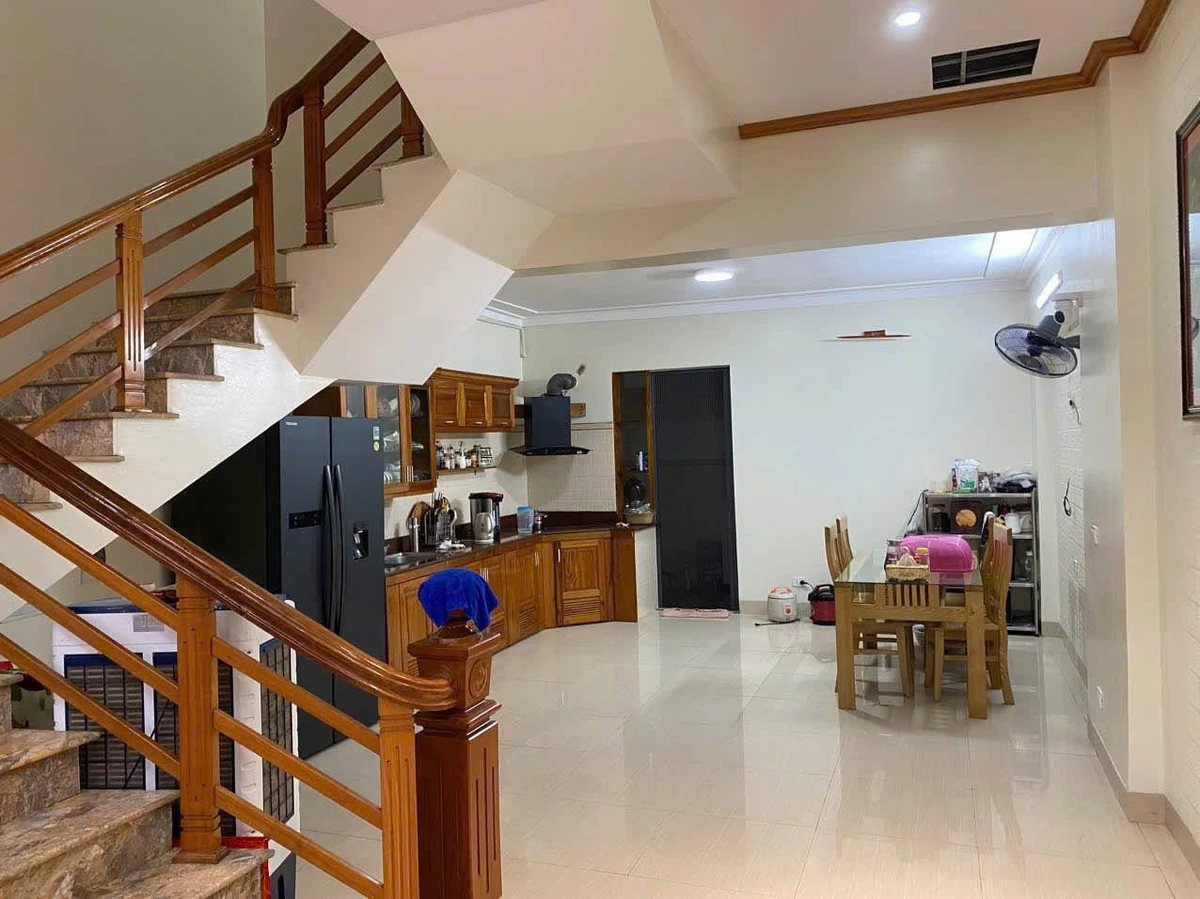 Bán nhà 3 tầng mặt bộ 530m² Nhà Bè, 7 tỷ, full nội thất - Ảnh thu nhỏ 3