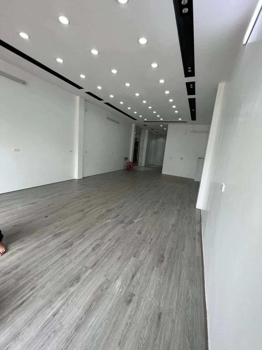 Cho thuê nhà 3 tầng 360m² đường Nguyễn Văn Cừ Quận 1 - Ảnh thu nhỏ 5