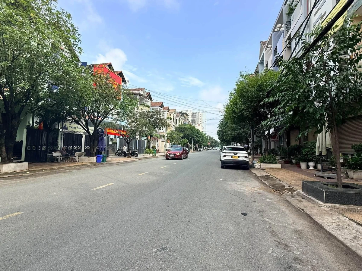 Cho thuê nhà phố 6x22 (132m²) Trục D9 Quận 12 - 25 triệu/tháng - Ảnh 1