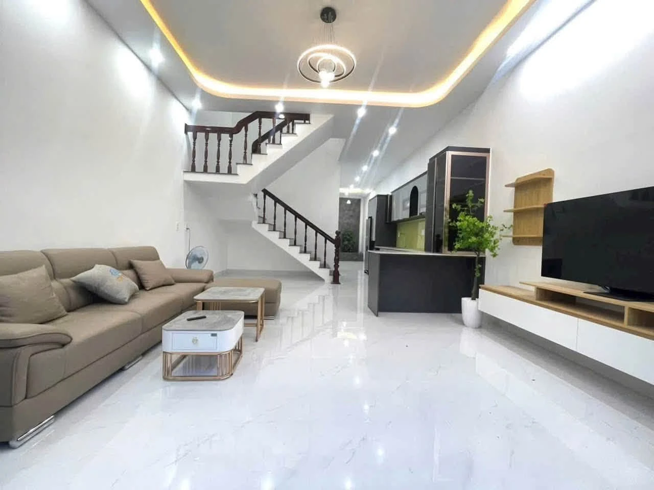 Bán nhà mặt tiền 78m² 3PN 2WC Lê Lợi Q1, 2.6 tỷ - Ảnh 1