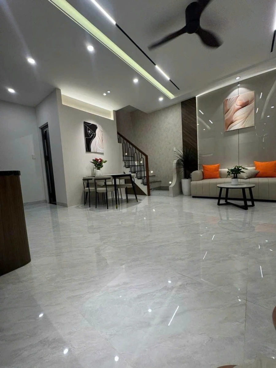 Bán nhà 2 tầng 32m² full nội thất Quận 7 - 4 tỷ 580 triệu - Ảnh thu nhỏ 2