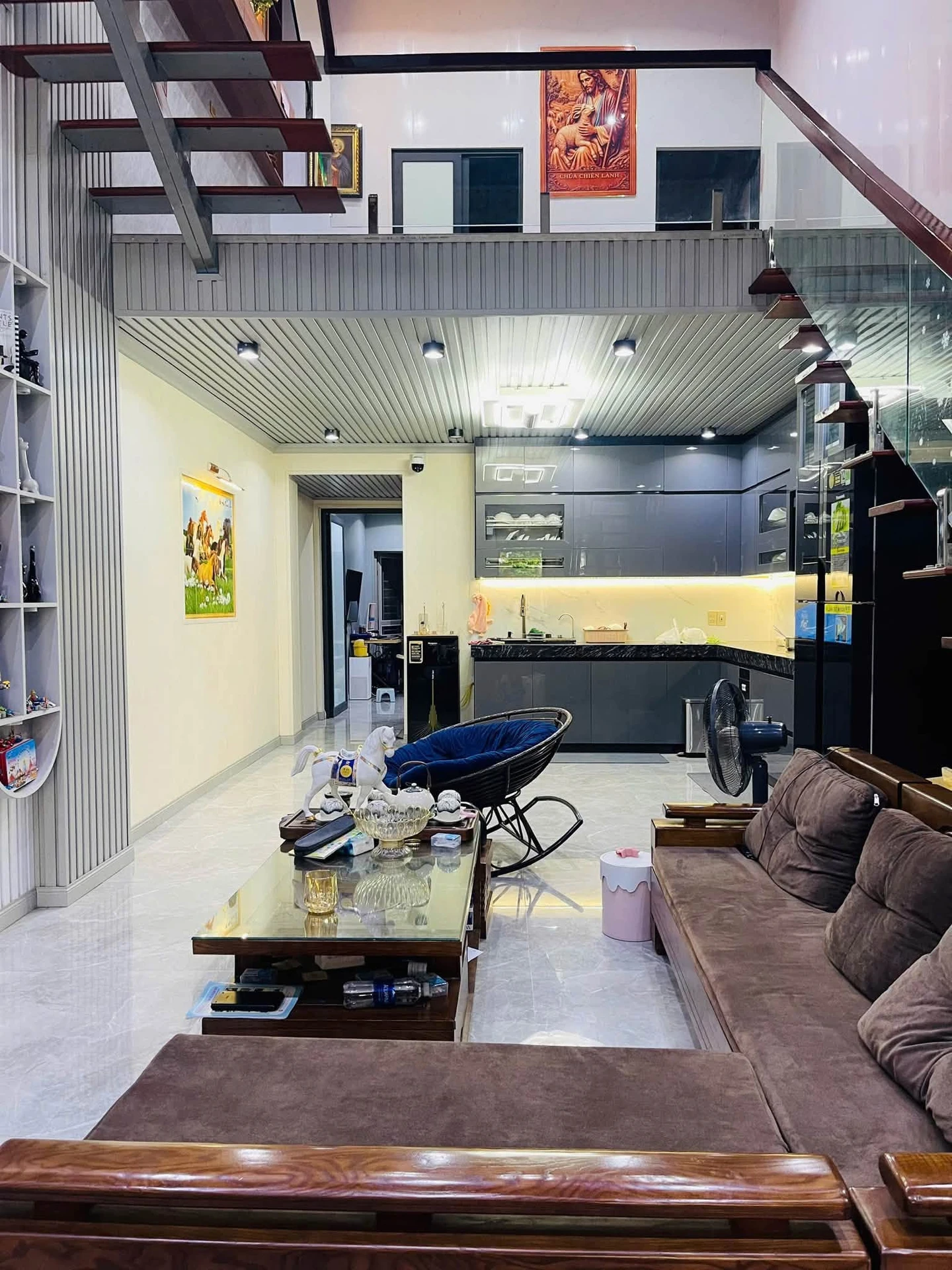 Bán nhà 2 tầng 3 PN 96,75 m² phố Hưng Thịnh - Ảnh 1