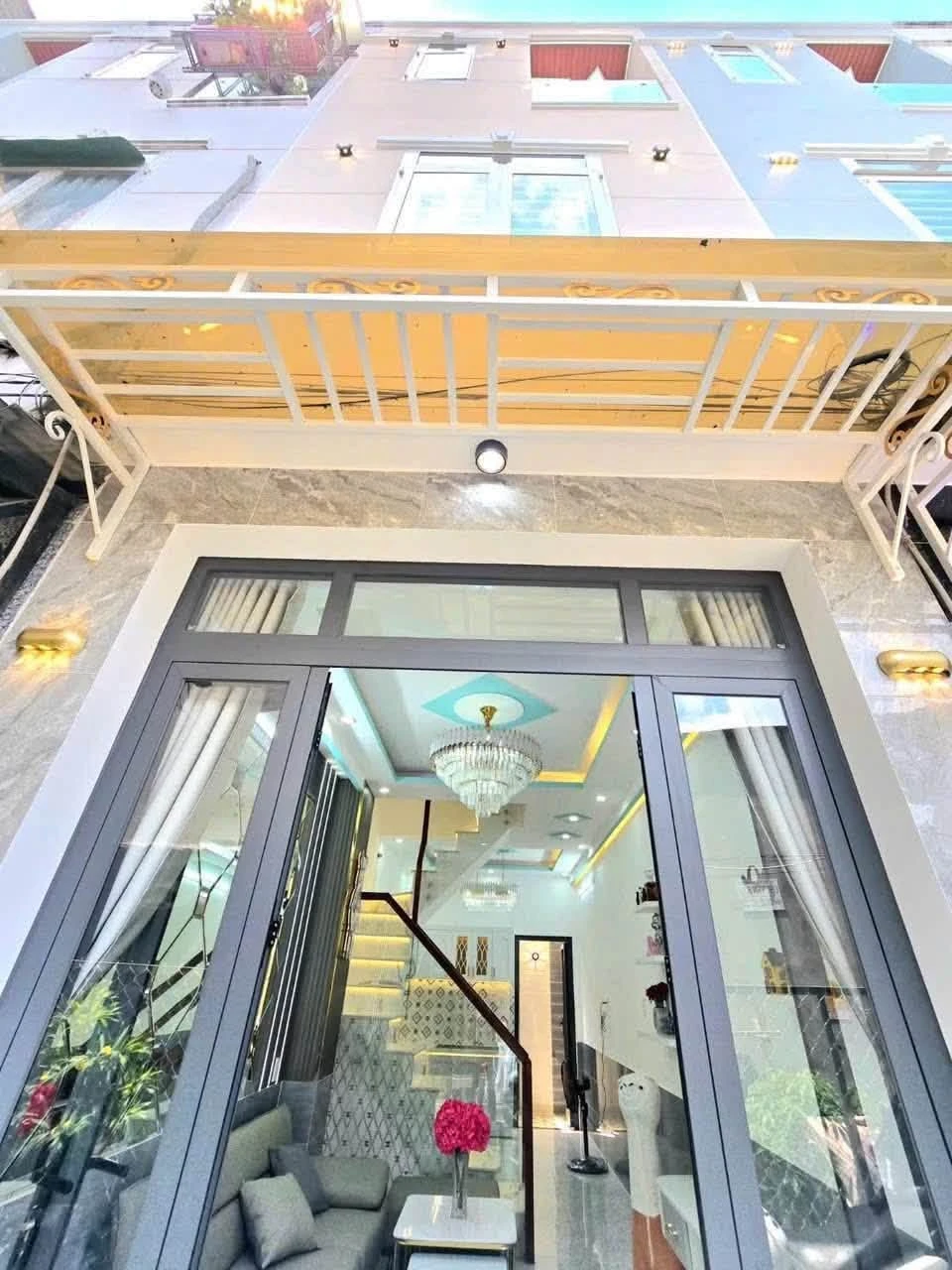 Bán nhà 3 lầu, 4PN, full nội thất, Nhà Bè - 2 tỷ 690 triệu - Ảnh 1
