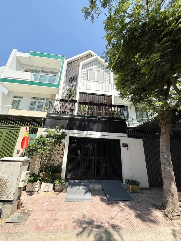 Bán nhà 3 tầng 100m2 KĐT Hà Quang 1, Phước Hải, Nha Trang giá 10,8 tỷ