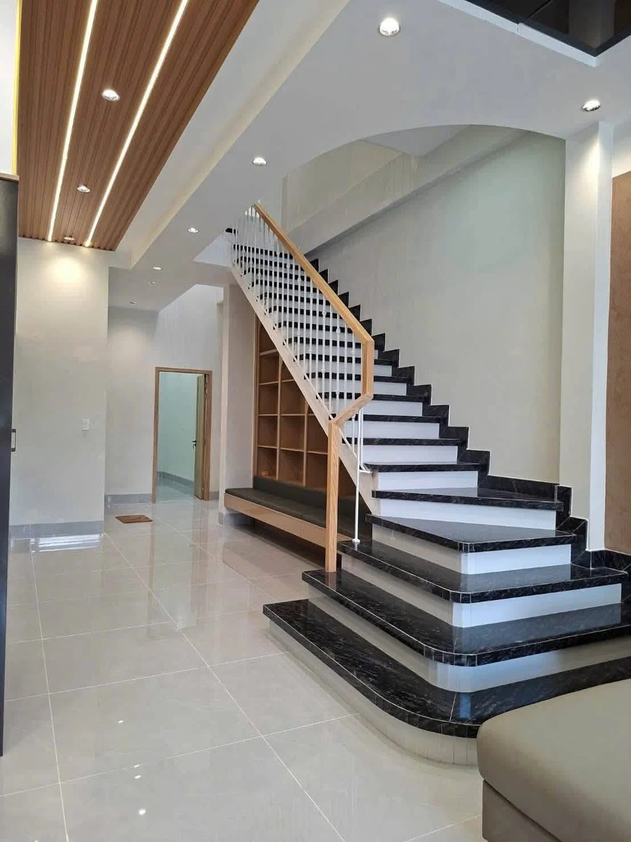 Bán nhà thiết kế 1 trệt 1 lầu 3 phòng ngủ, 4x25m, sổ riêng, gần Nguyễn Ái Quốc, Tam Hiệp - Ảnh thu nhỏ 2