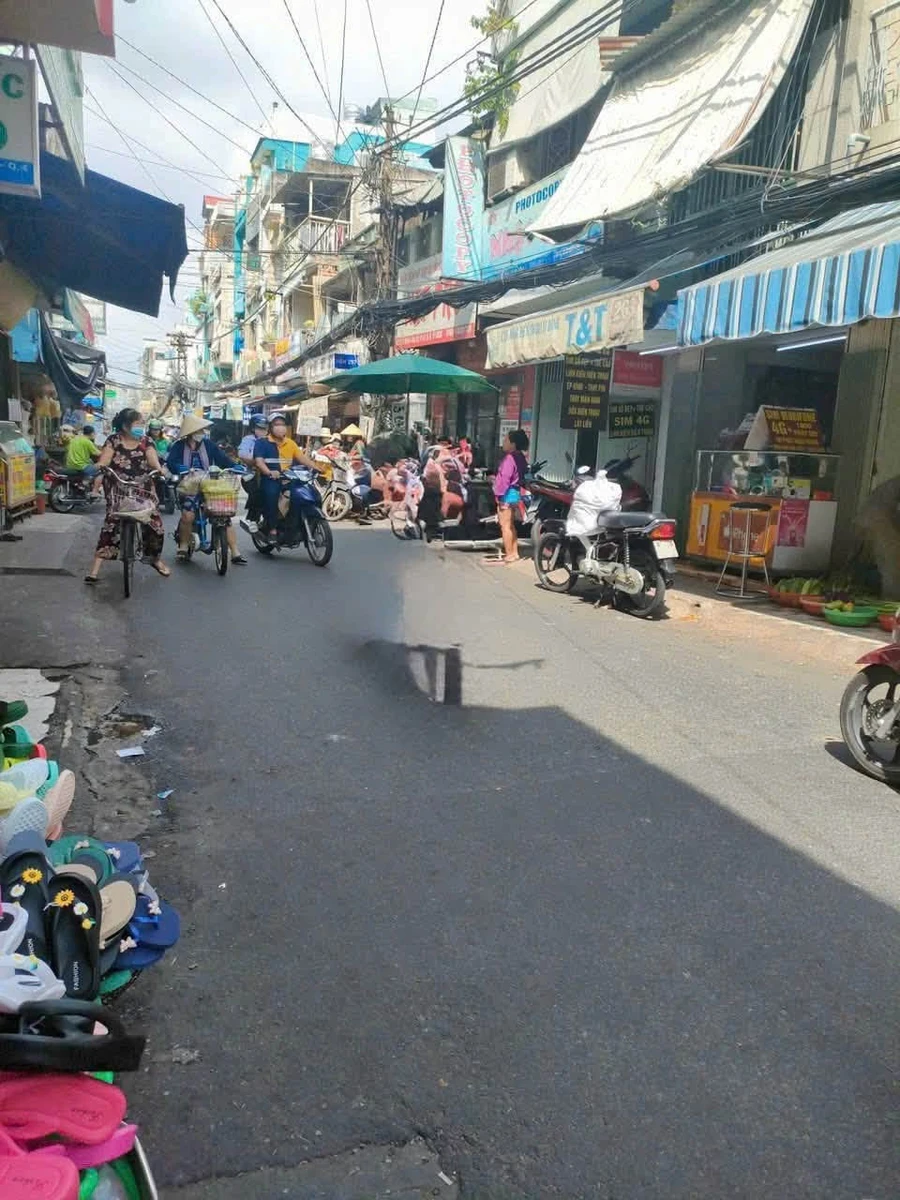 Bán nhà Quận 4, 35m² mặt tiền Đoàn Văn Bơ, 5.499 tỷ - Ảnh 1