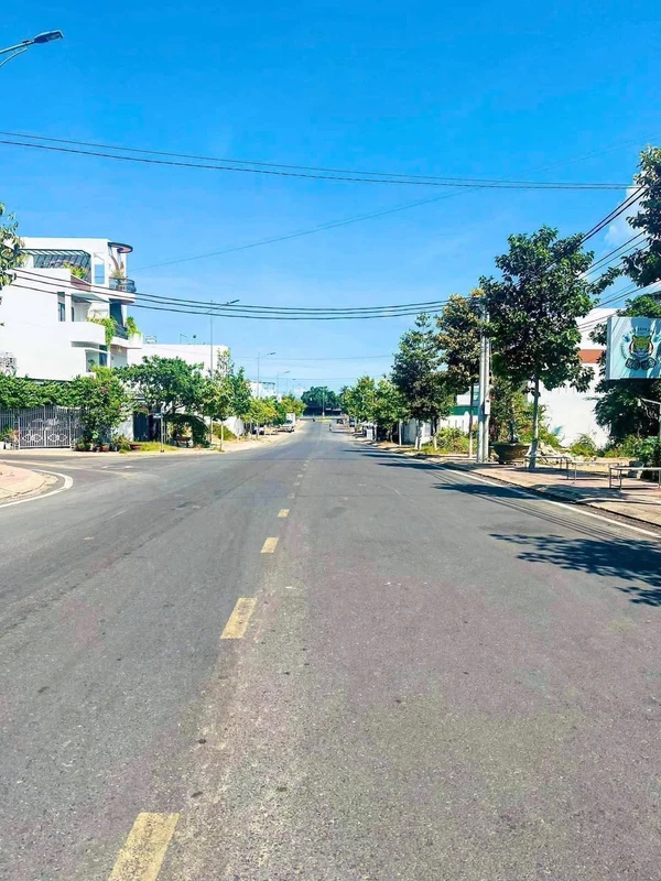 Bán lô đất mặt tiền Nguyễn Lương Bằng, Cam Ranh 98.7m² - 3 tỷ 6
