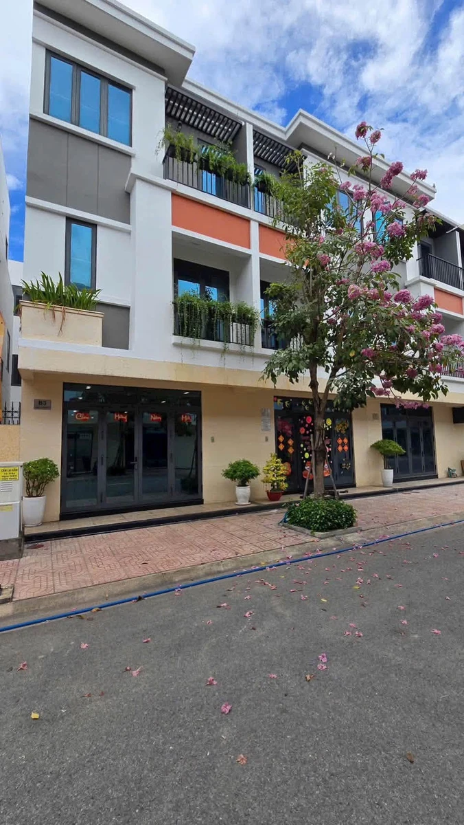 Bán nhà 3 tầng 4PN 160m2 gần Aeon Bình Dương An Phú 3,34 tỷ - Ảnh 1